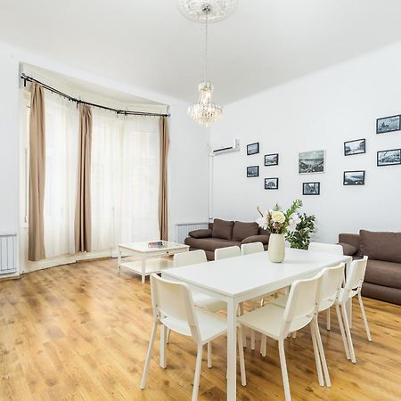 Real Apartments Lovag Budapest Bagian luar foto