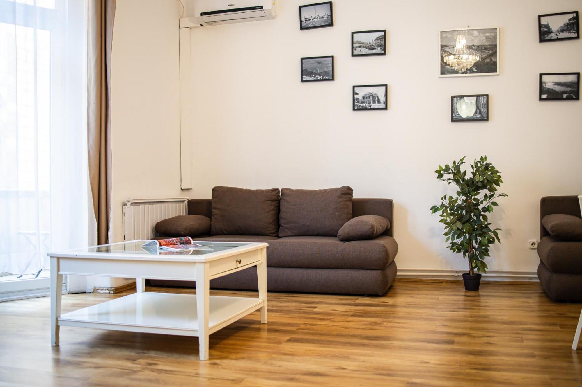 Real Apartments Lovag Budapest Bagian luar foto