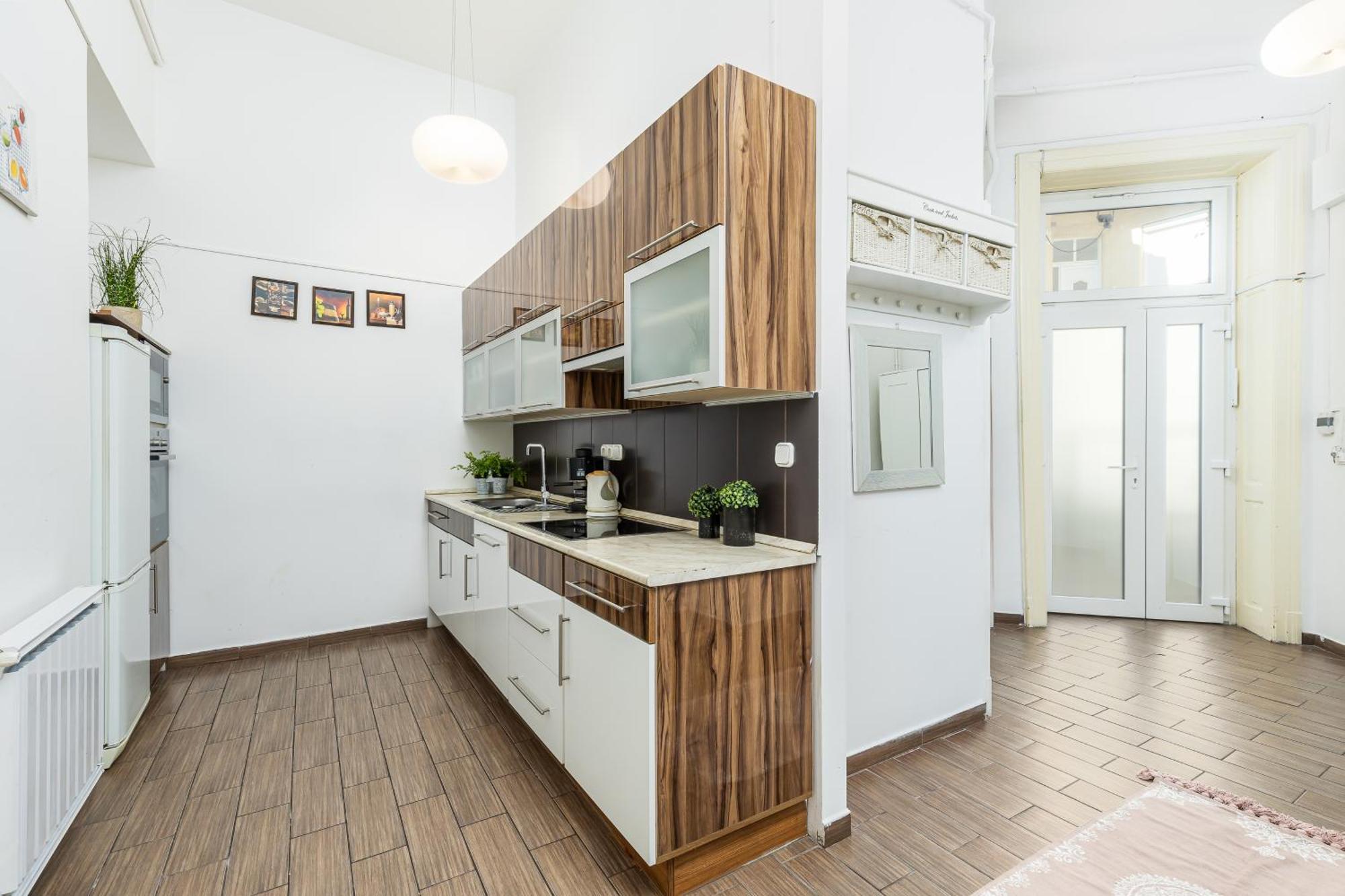 Real Apartments Lovag Budapest Bagian luar foto