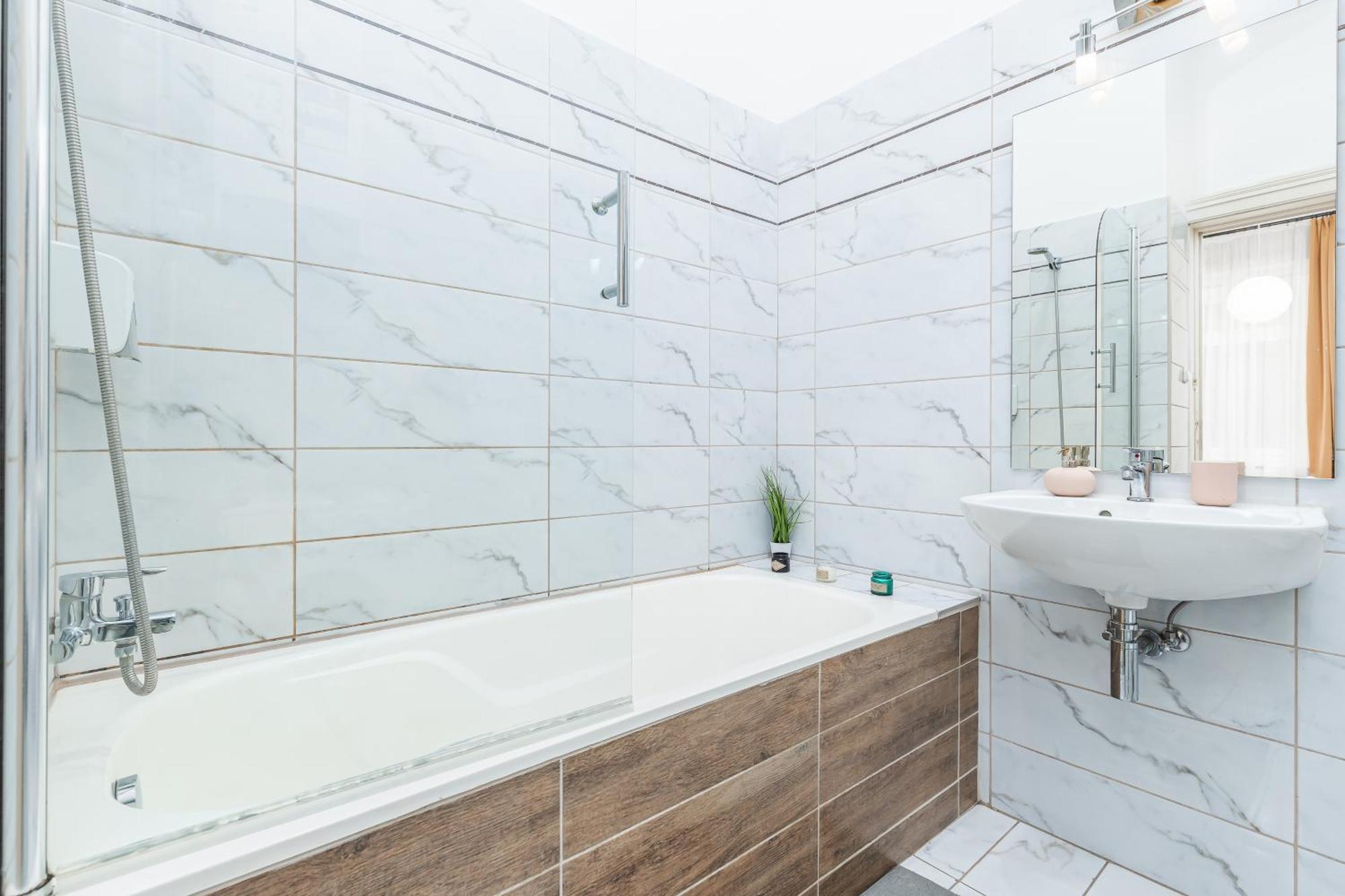 Real Apartments Lovag Budapest Bagian luar foto