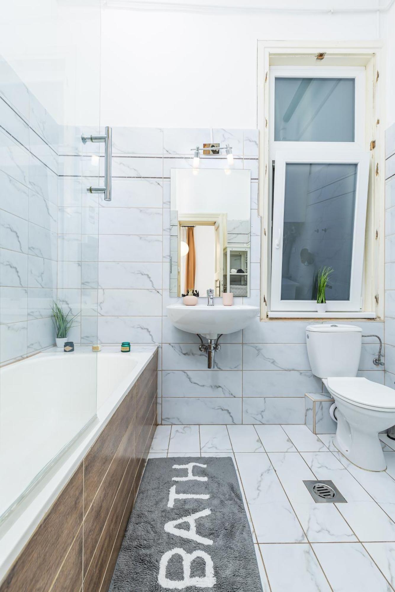 Real Apartments Lovag Budapest Bagian luar foto