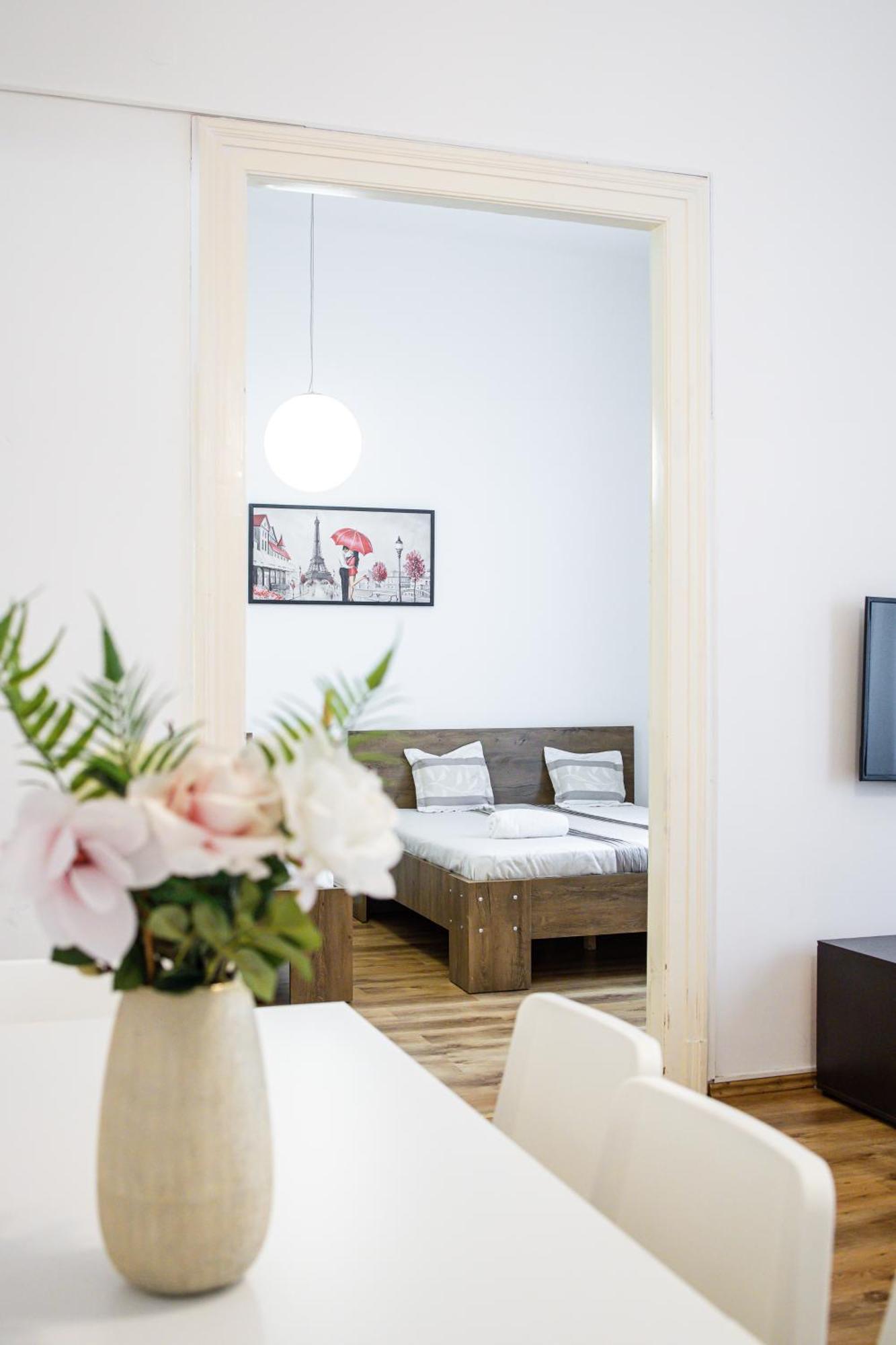 Real Apartments Lovag Budapest Bagian luar foto