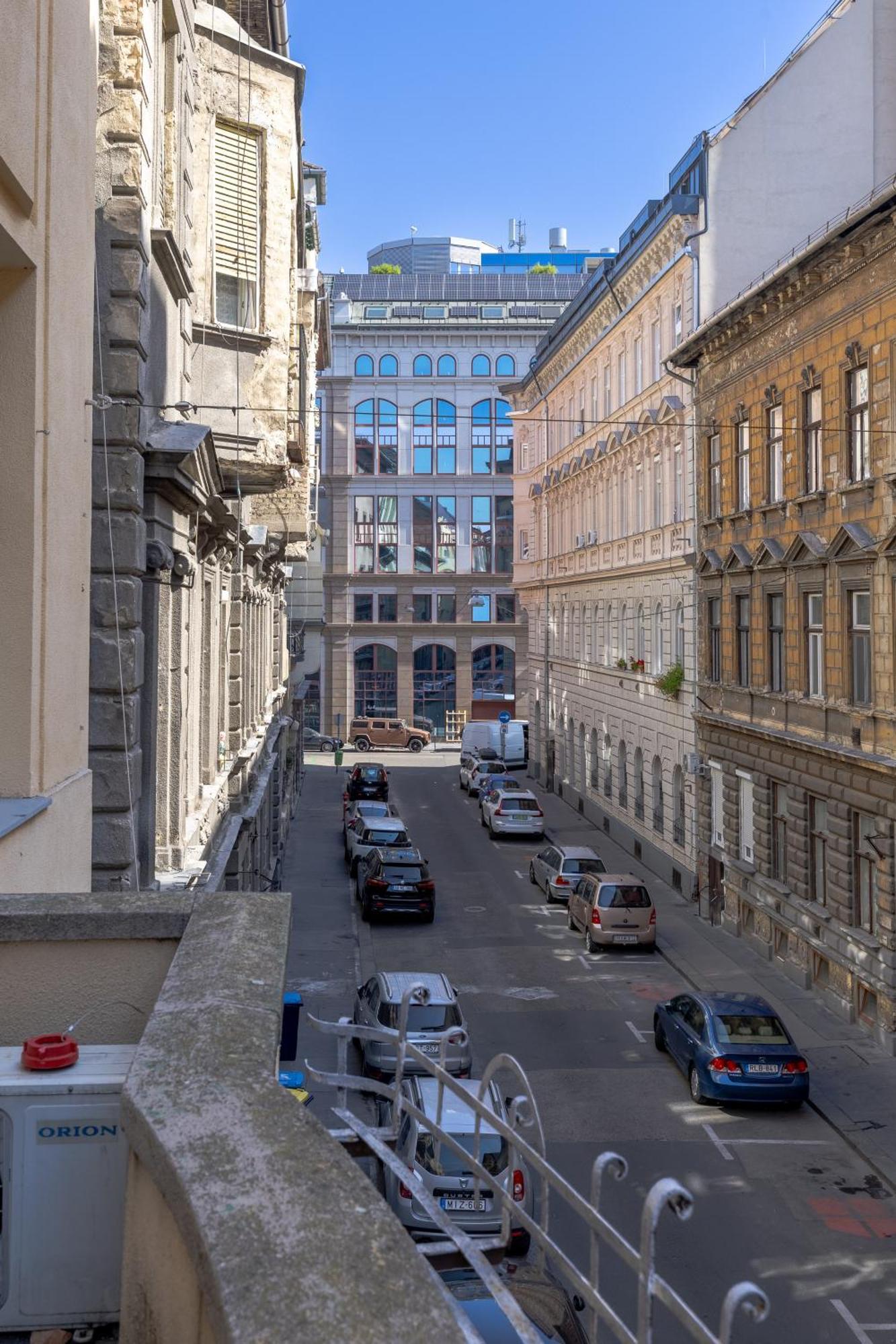 Real Apartments Lovag Budapest Bagian luar foto