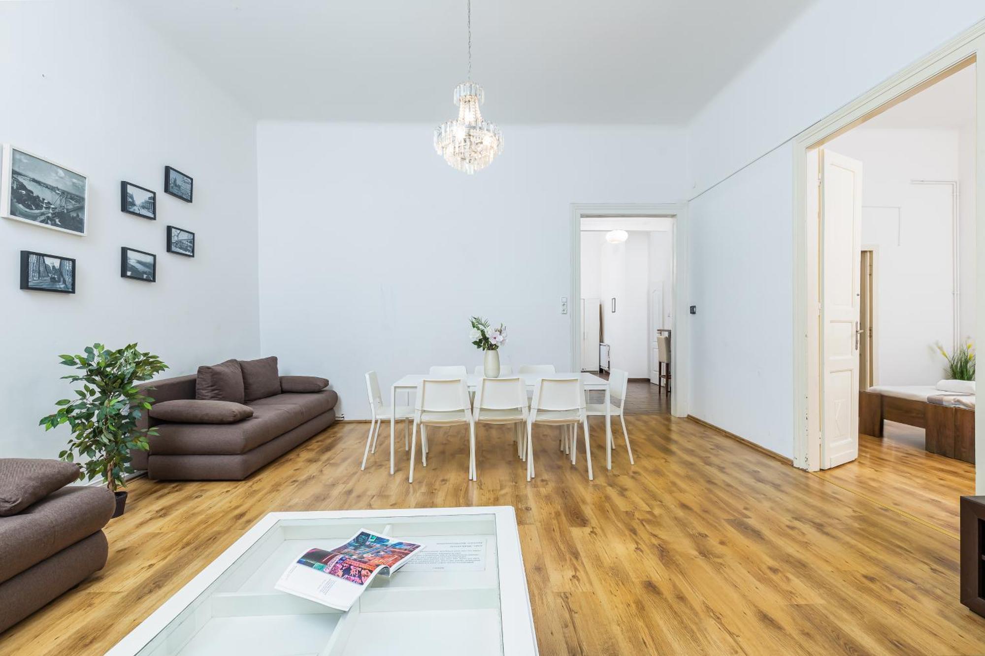 Real Apartments Lovag Budapest Bagian luar foto