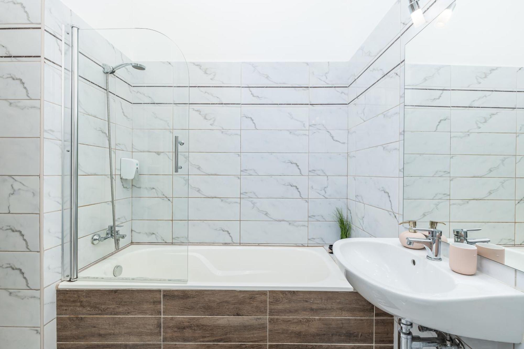 Real Apartments Lovag Budapest Bagian luar foto