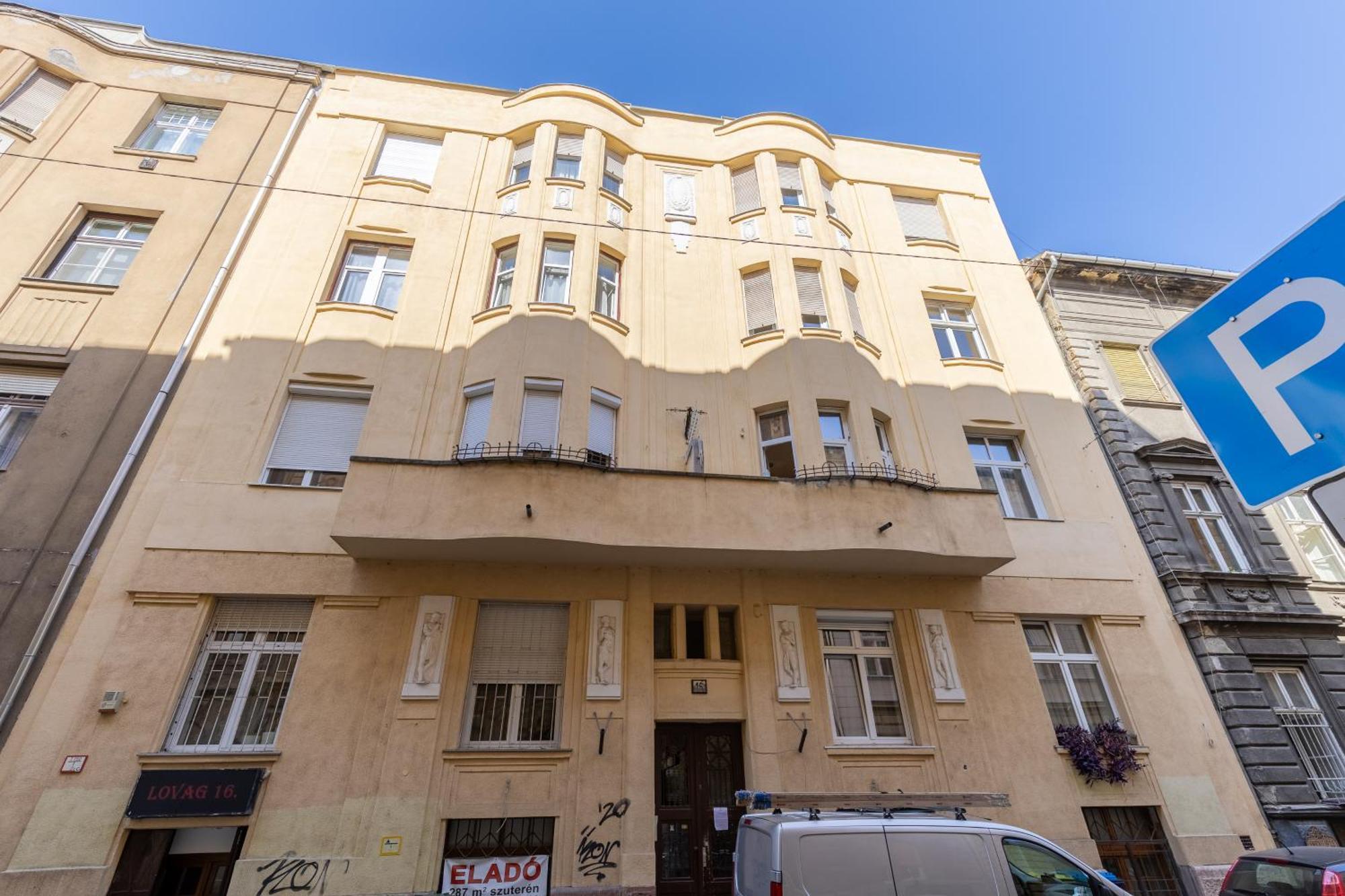 Real Apartments Lovag Budapest Bagian luar foto