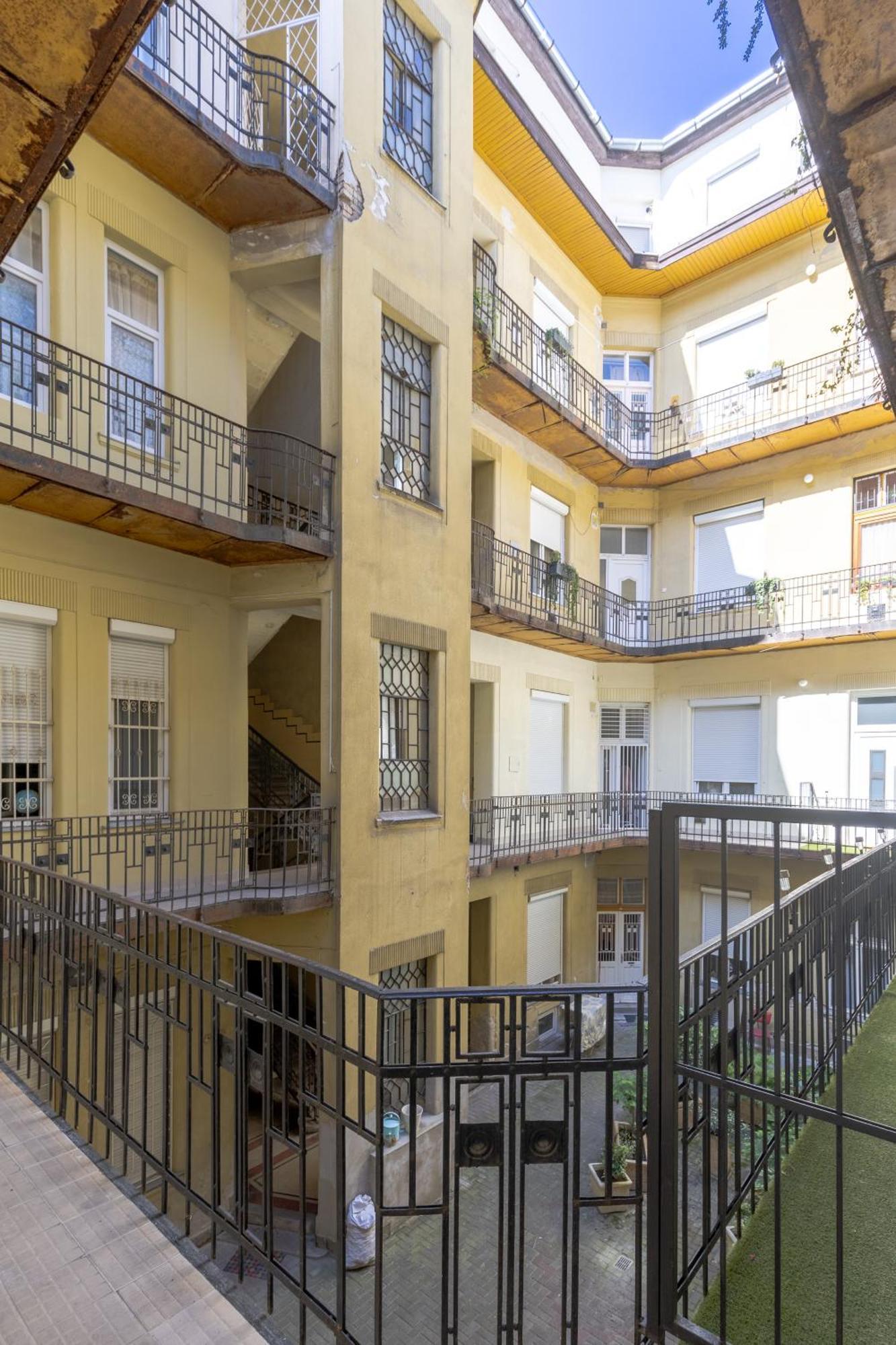 Real Apartments Lovag Budapest Bagian luar foto